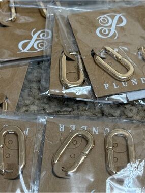 Plunder Gold Oval Carabiner Charms Pack